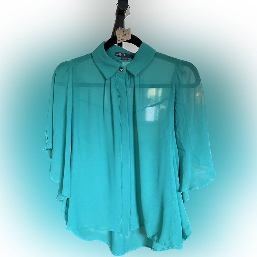 NWOT Maddy k Batwing Sleeve Flowy Top
